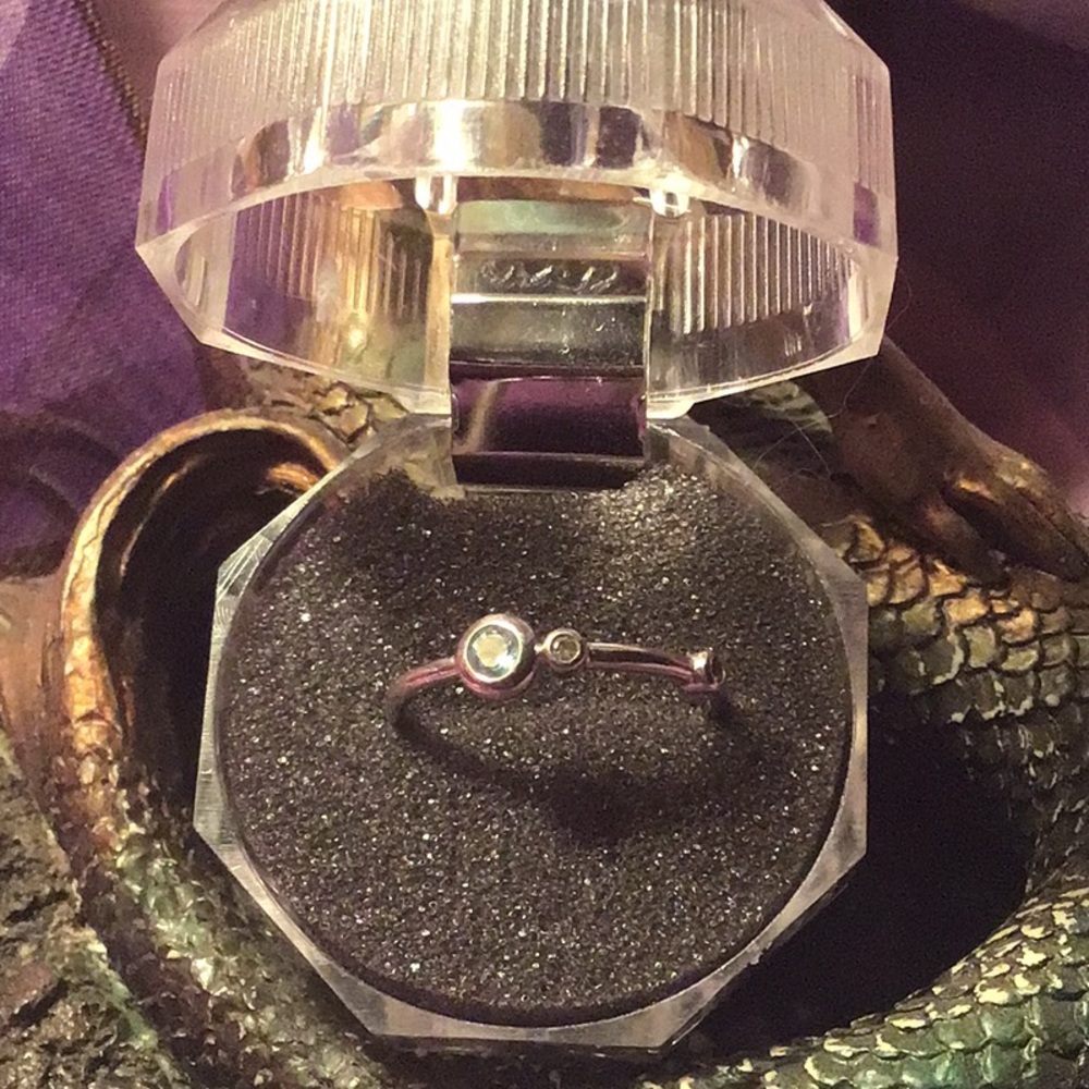 Beautiful Helzberg Jewlers vintage future,past present ring